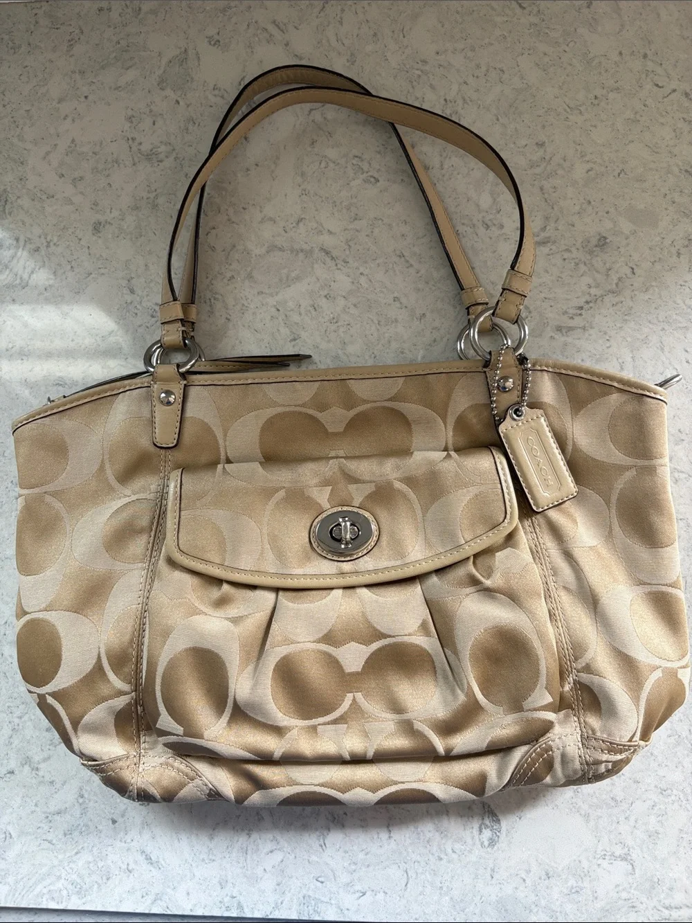 Coach signature leah